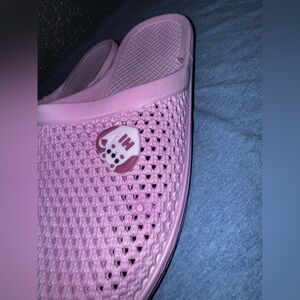 Pink slippers with charms anti slip shower woman size 39 (8.5)
